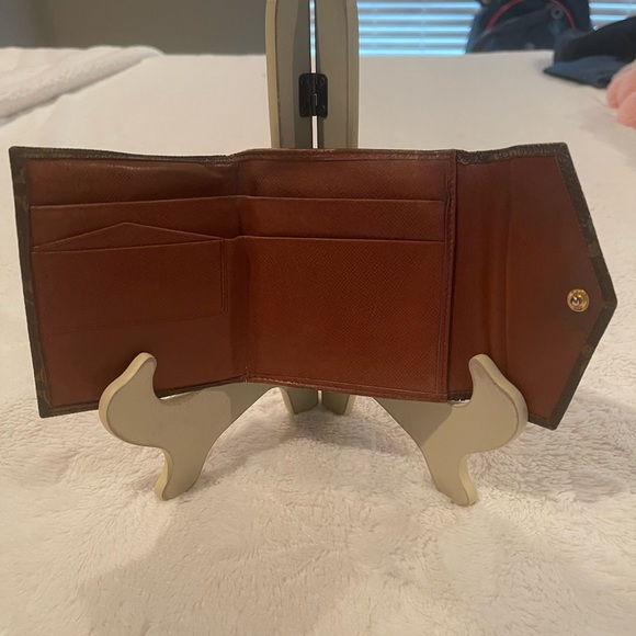 Authentic Vintage Louis Vuitton Elise Wallet - Picture 3 of 8
